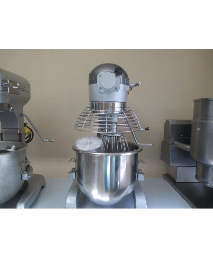 20 Quart Commercial Stand Mixer with accesories