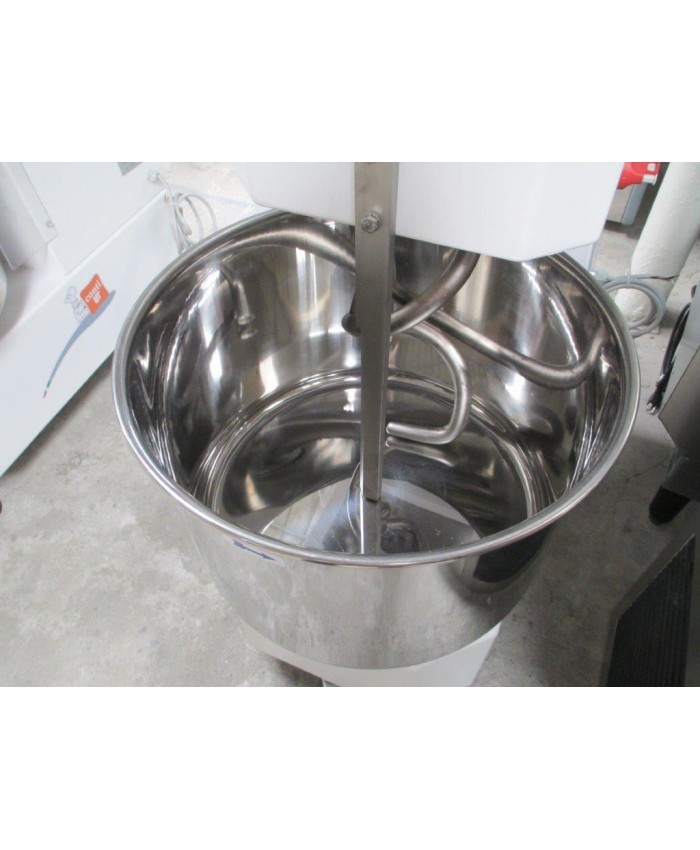 Spiral Mixer can handle 40 kgs (88 lbs) of dough, Two speed motor